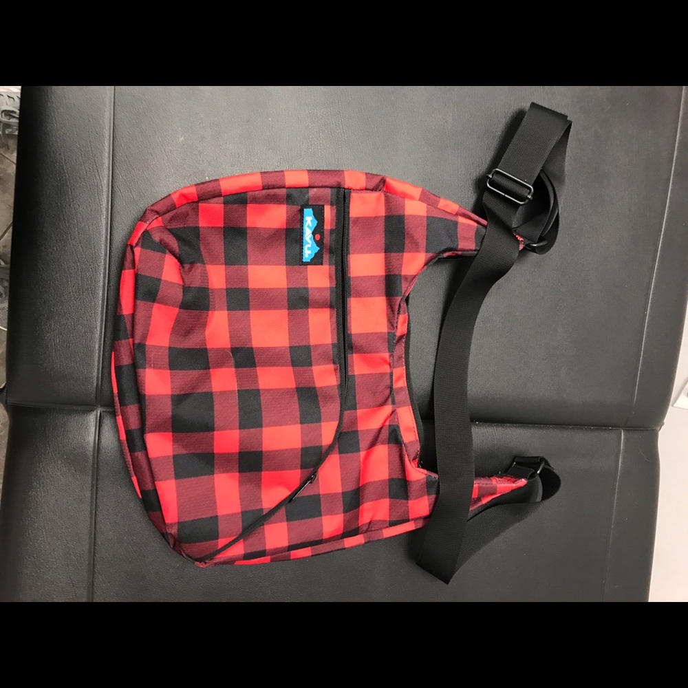 Kavu crossbody black and red